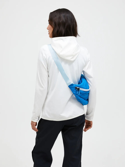 Femme Light à Capuchon
